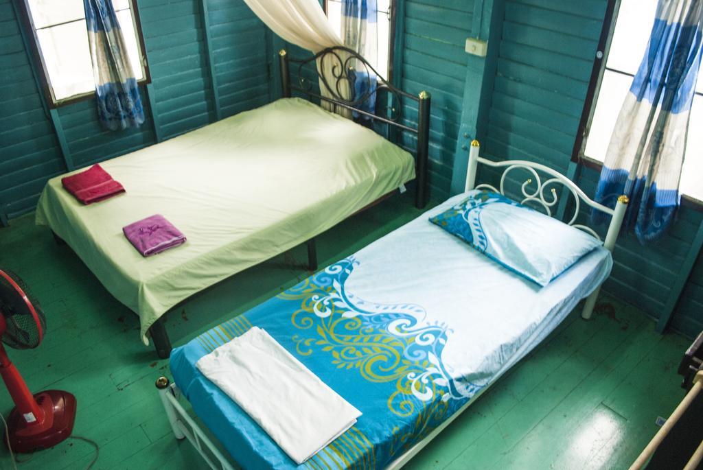 New Phiman Riverview Guesthouse Bangkok Ngoại thất bức ảnh